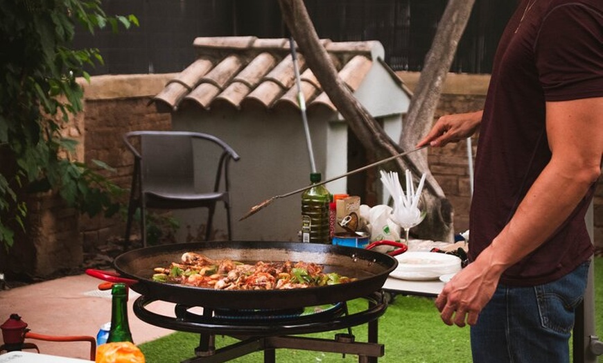 Image 6: Vive la Experiencia Valenciana Cocinando Tu Propia Paella