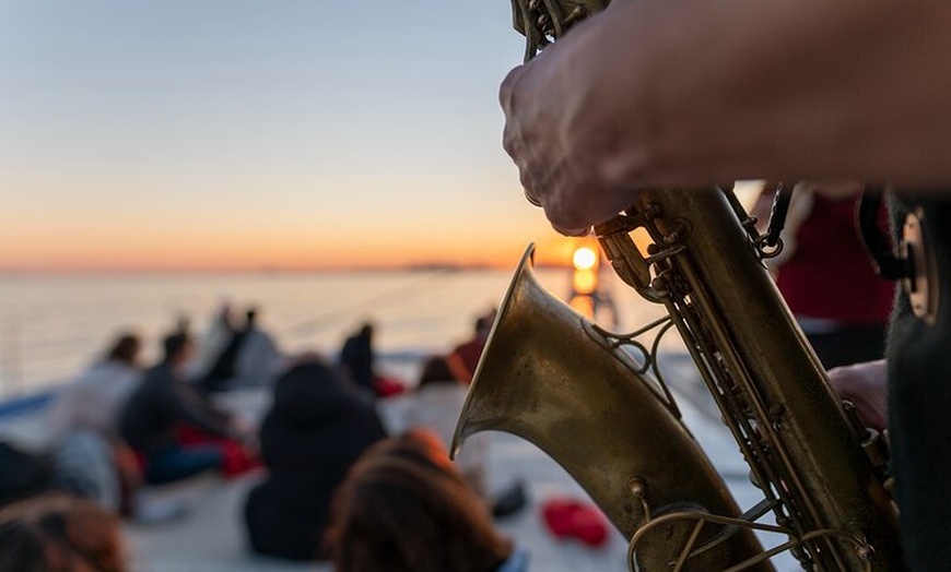 Image 12: Crucero de jazz al atardecer en Barcelona