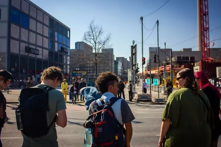 Berlin hebt Geschichtswanderung mit Essensverkostungen hervor - Primary Image