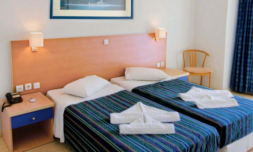 Image 2: ✈ KOS | Kos City - Kosta Palace 4*, 3 nights - Seafront