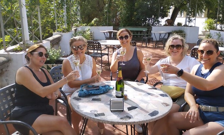 Image 5: Excursión en grupo pequeño a 2 bodegas con recogida gratuita en el ...