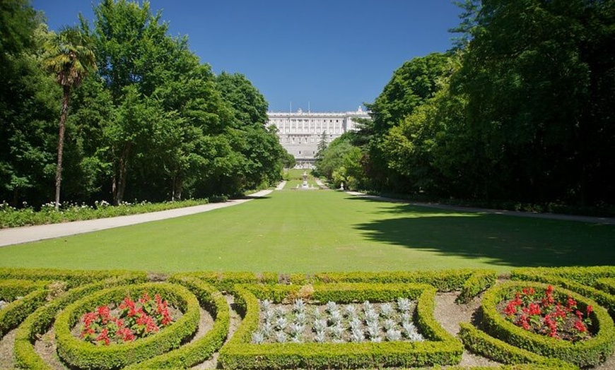 Image 20: Tour al Palacio Real de Madrid : Acceso prioritario con Guía Especi...