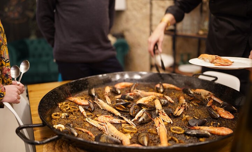 Image 8: Barcelona : 5 - Curso de Cocina de Paella con Cava & Sangria