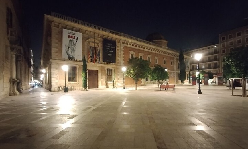 Image 2: Secretos místicos de Valencia de la ciudad y Tarot Insights