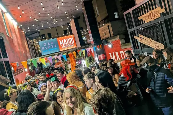 The Original Edinburgh Pub Crawl: 7 Bars!