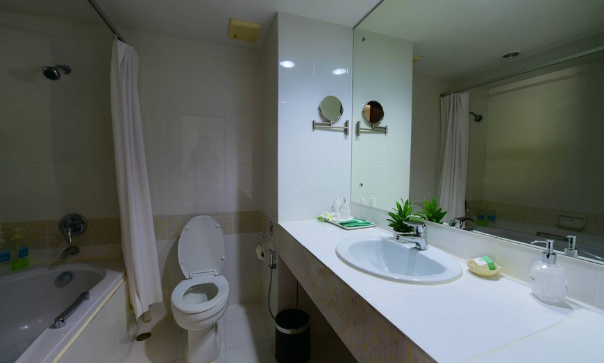 Image 9: ✈ SÜDTHAILAND | Phuket - Patong Resort Hotel 4*, 5 Nächte - Außenpool