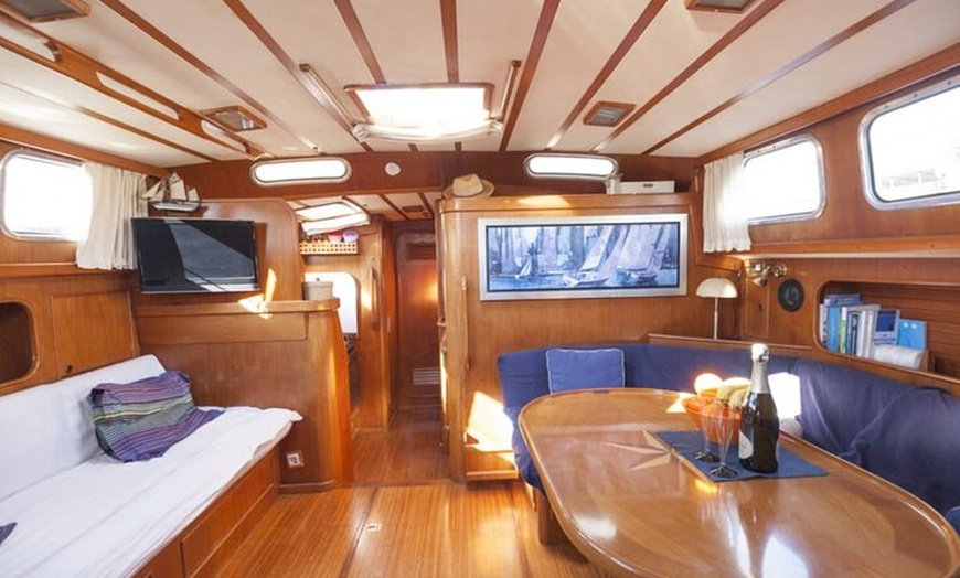 Image 11: Barcelona Sailing Experience