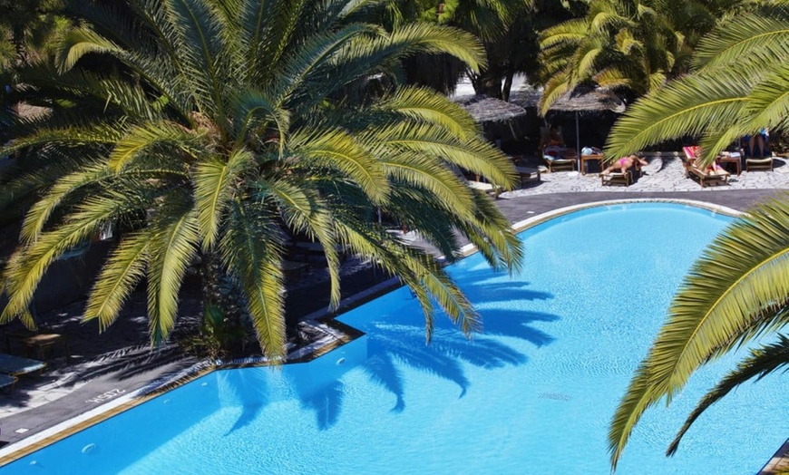 Image 3: ✈ SANTORIN | Perissa - Meltemi Village Hotel 4*