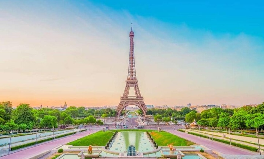 Image 1: Tour Eiffel en ascenseur au deuxième étage et sommet facultatif