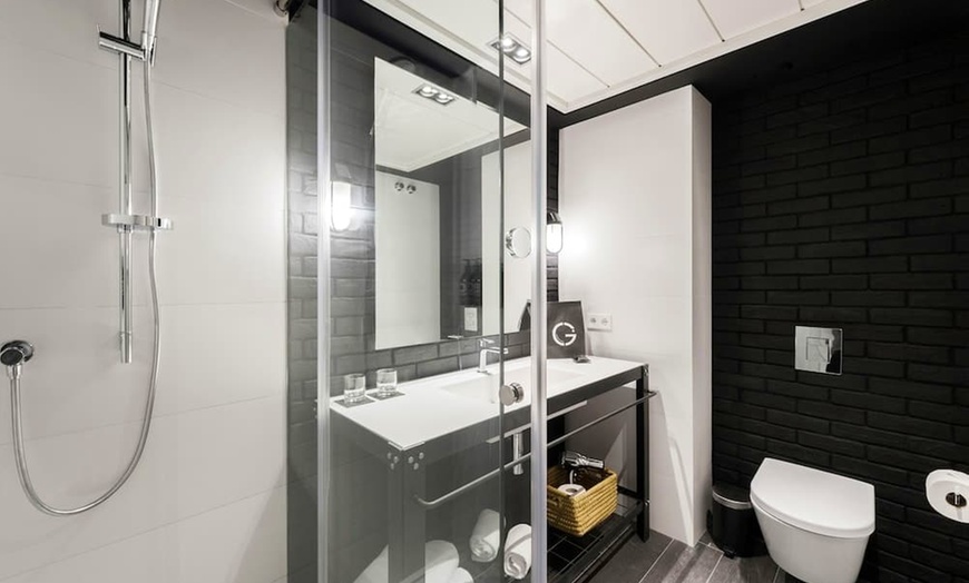 Image 7: ✈ SPAIN | Barcelona - The Corner Hotel 4*, 2 nights - Outdoor swimm...