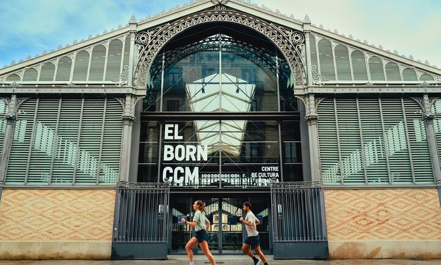 Image 2: Dirige el Barcelona Gótico con un local: Tour de running en grupo 7K