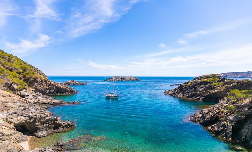 Image 2: Descubre la Costa Brava más salvaje a vela