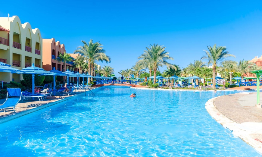 Image 3: ✈ EGITTO | Hurghada - Titanic Beach Resort & Aqua Park 5* - All inc...