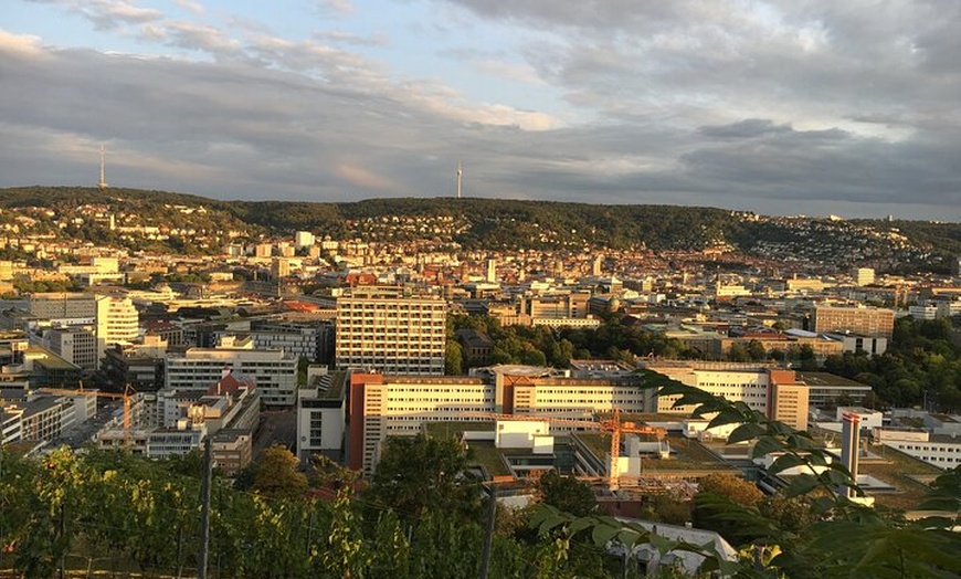 Image 2: Private Stuttgart Stadtrundfahrt mit lizenziertem Fortgeschrittener...