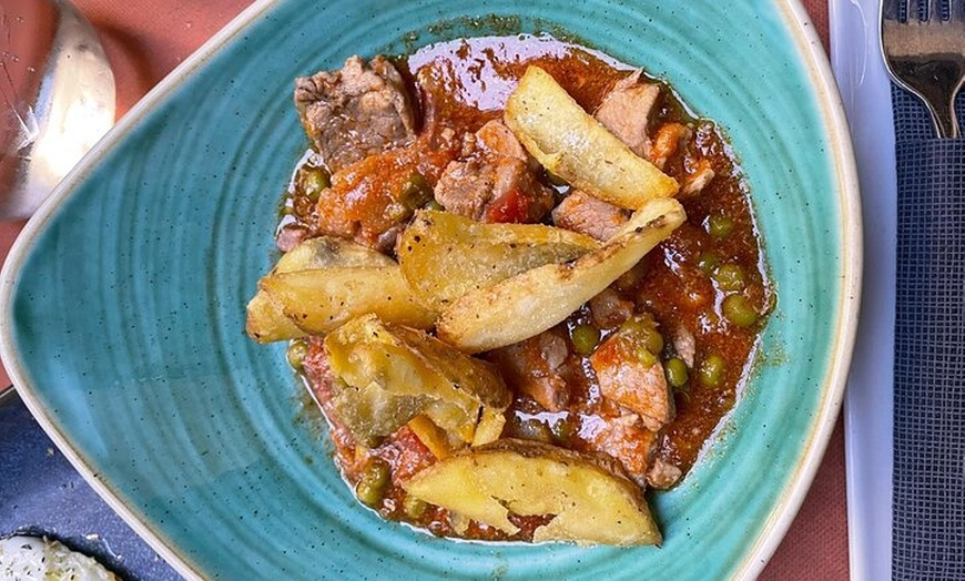 Image 5: Ultimate Toledo Comida e historia Tour a pie inc 7 Catas y vinos