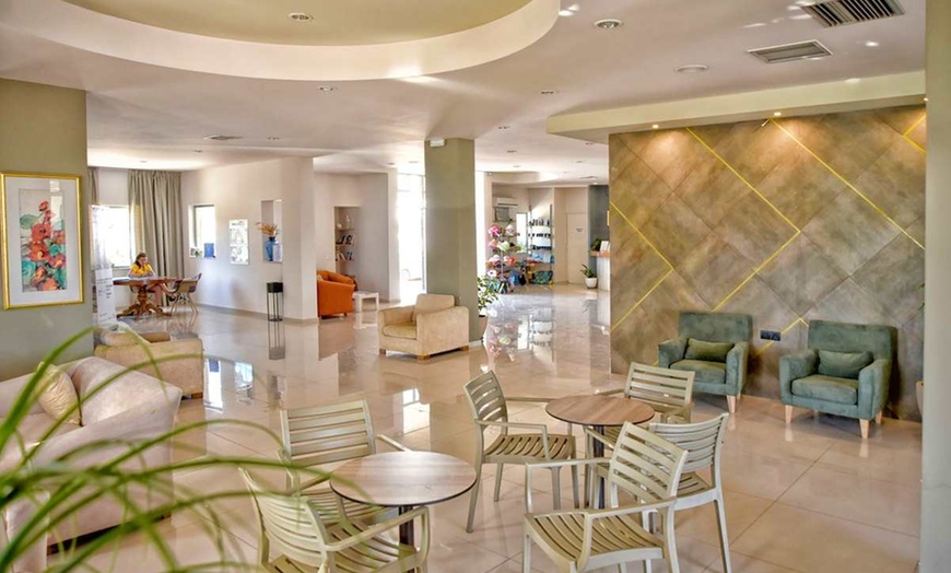 Image 10: ✈ CRÈTE | Gouves - Gouves Bay by Omilos Hotels 4*, 3 nuit - Tout in...