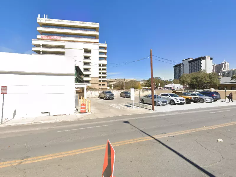 Parking at 102 Navarro St. Lot