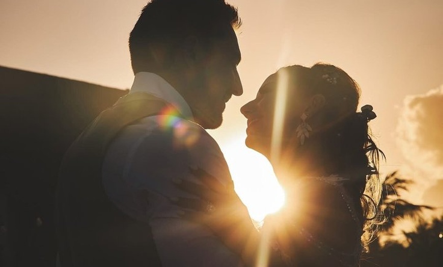 Image 21: Cancun Romantic Beach Photoshoot