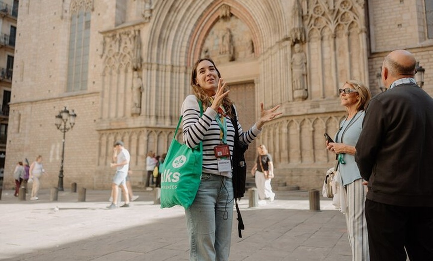 Image 6: Barcelona En un día Sagrada, Park Güell, casco antiguo y teleférico