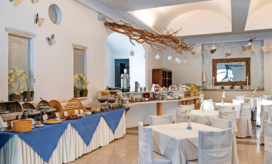 Image 6: ✈ SANTORIN | Perissa - Meltemi Village Hotel 4*