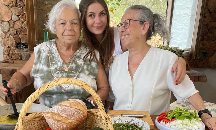 Image 5: Clase de cocina española con la abuela local