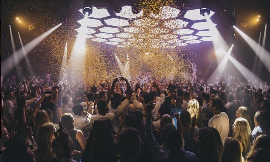 Image 13: Experiencia de crucero en barco por Barcelona y pasaporte de fiesta