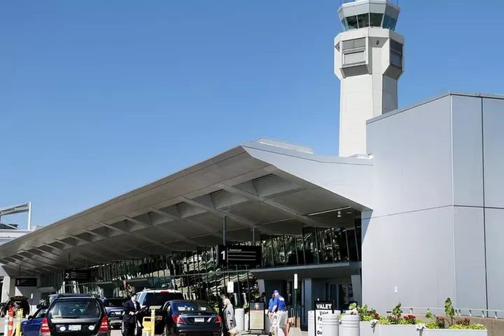 Private Transfer from or to Cleveland Airport (CLE)