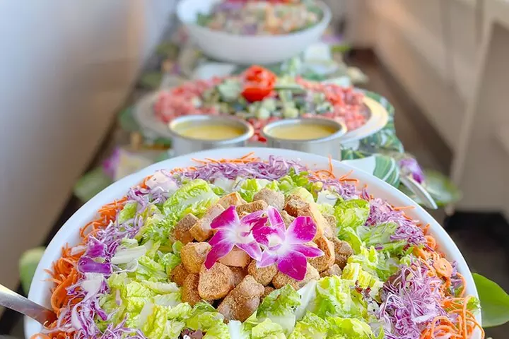 Honolulu: Pacific Star Sunset Dinner Cruise and Show