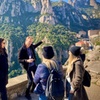Image 1: Barcelona al Monasterio de Montserrat: Tour, Traslados y Basílica
