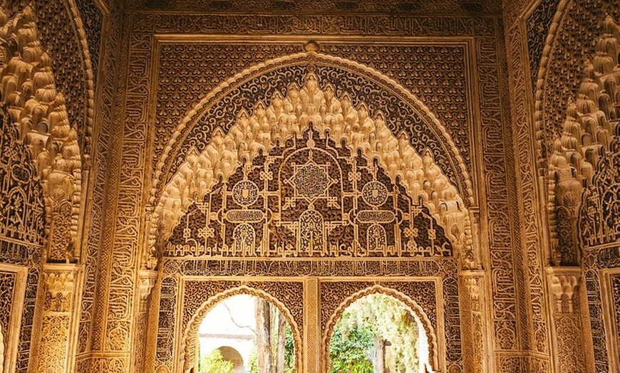 Image 3: Entrada al Palacio de la Alhambra - Joya de la Corona de España