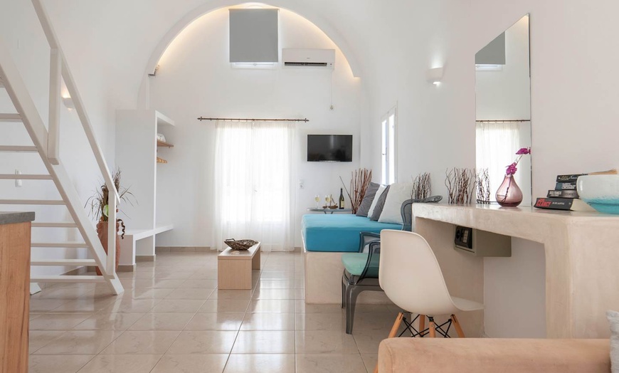 Image 5: ✈ SANTORINI | Perivolos - Bella Santorini 4*, 3 nights - Outdoor sw...