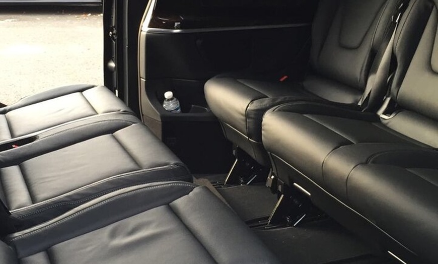 Image 6: Excursion privée d'une journée à Paris City de 8 heures avec Guide ...