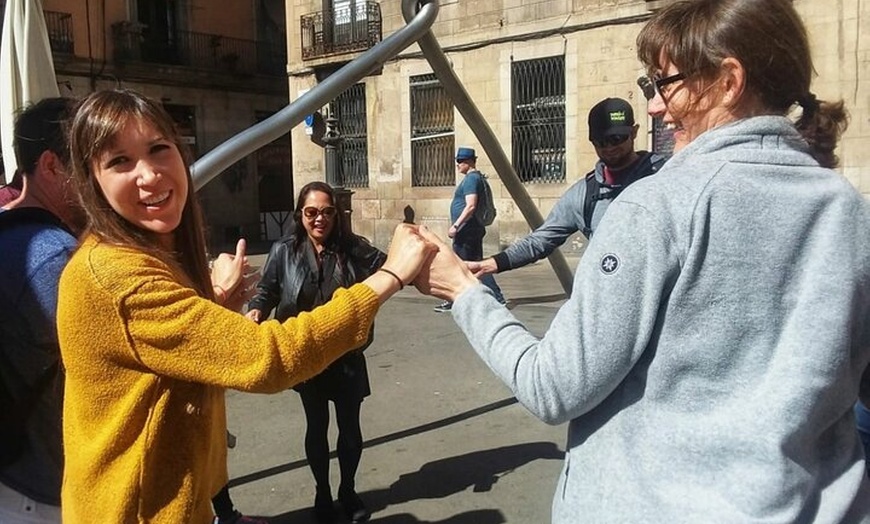 Image 2: Visita a pie del casco antiguo y el barrio gótico de Barcelona