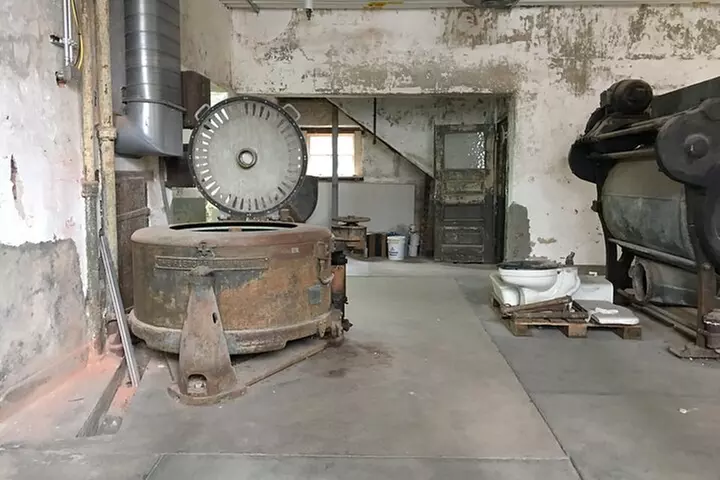 NYC Mafia and Ghost Tour to Ellis Island and Statue of Liberty