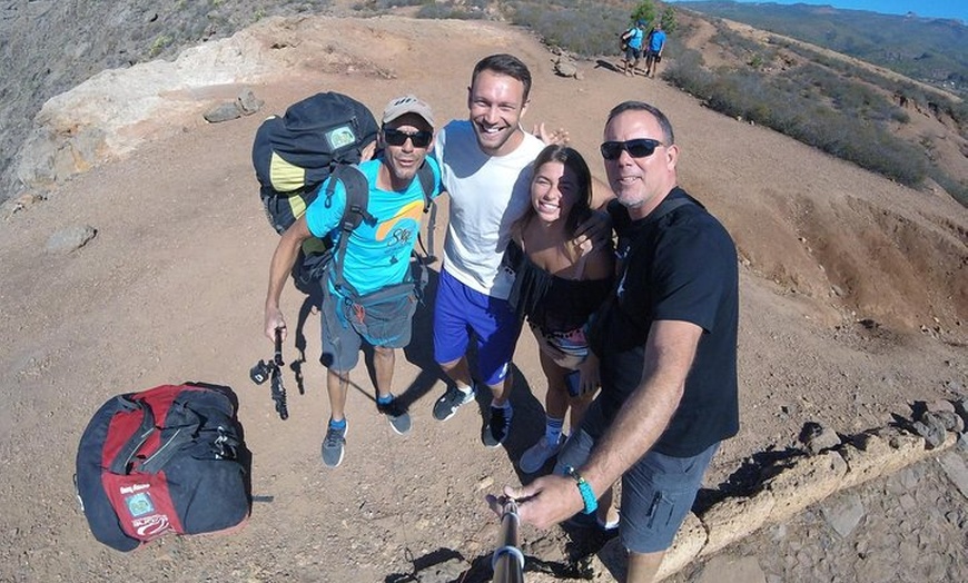 Image 7: Experiencia épica de parapente en Tenerife con el equipo campeón de...