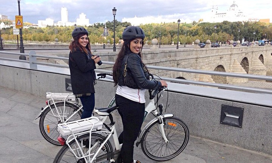 Image 3: BICICLETA o BICICLETA ELÉCTRICA por los parques de Madrid: Parque j...