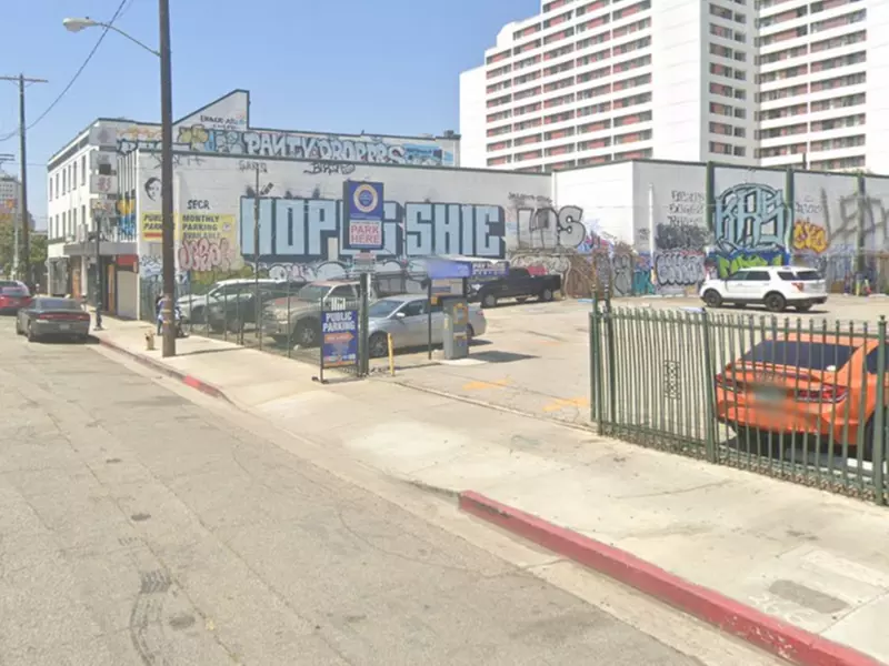 Parking at 649 N. Spring St. Lot