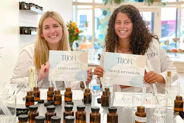 Create a Custom Perfume or Cologne in Charleston, SC: Mix & Match
