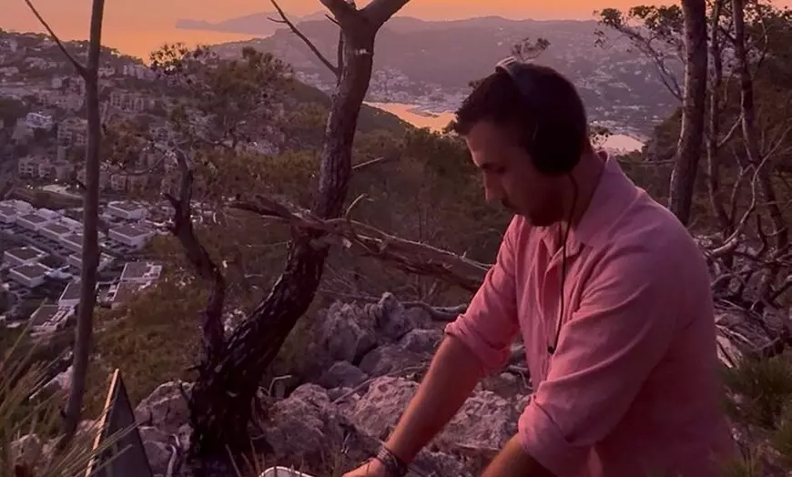 Image 1: Mirador de puesta de sol EXCLUSIVO con DJ en vivo