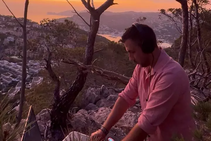 Mirador de puesta de sol EXCLUSIVO con DJ en vivo - Primary Image