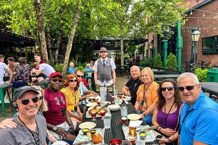 Historic Walking Tour of Victorian Louisville with Food & Bourbon