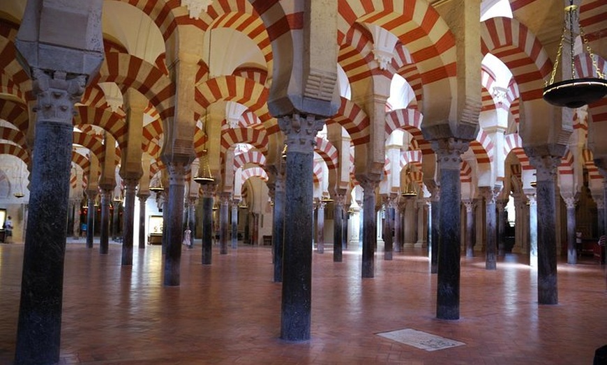 Image 1: Recorrido histórico por la Gran Mezquita-Catedral de Córdoba