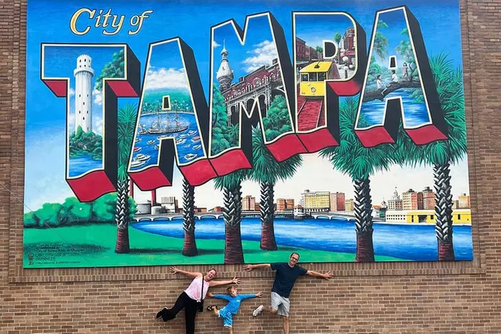 Locally-Guided Tampa Sightseeing Tour in Street-Legal Golf Cart