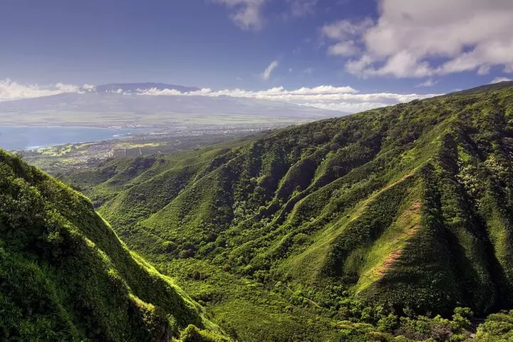 Waterfalls of West Maui and Molokai Helicopter Tour