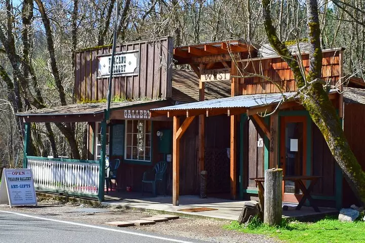 A Highway 49 Drive: A Self-Guided Audio Tour from Jackson to Angels...