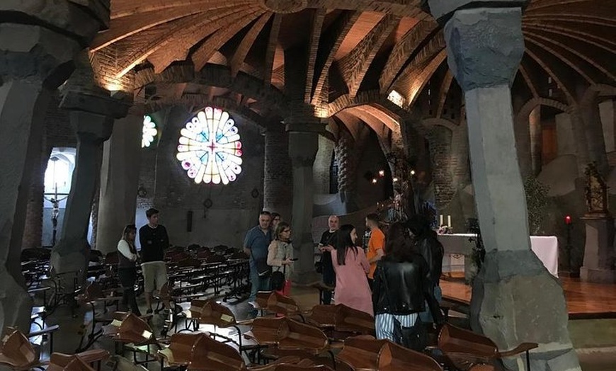 Image 3: ¡Nuevo! Visita guiada Cripta Gaudí Grupo pequeño + audioguía Colòni...