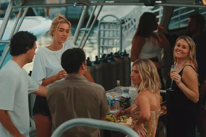 Waikiki to Diamondhead: Sunset BYOB Cruise