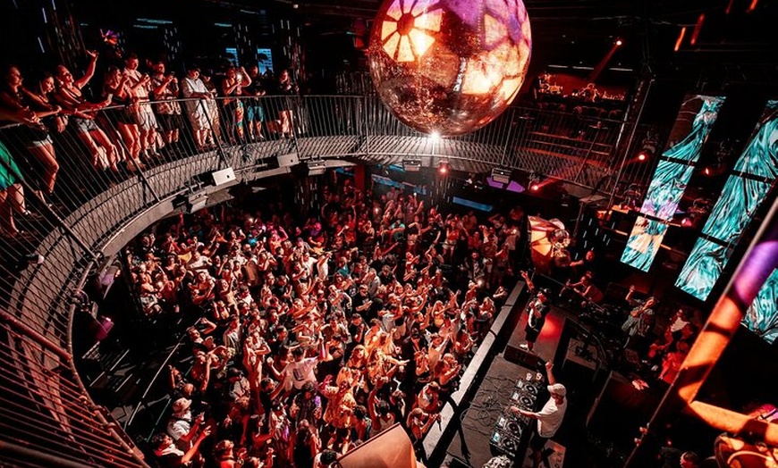 Image 5: Excursión a la piscina y discoteca de Ibiza, incluyendo O Beach y E...