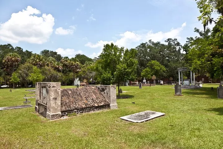 Colonial Park Cemetery Walking Tour in Savannah - Second Medium