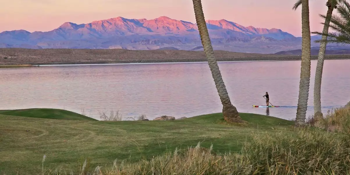 Stand Up Paddleboarding Trip in Cottonwood Cove - Second Medium